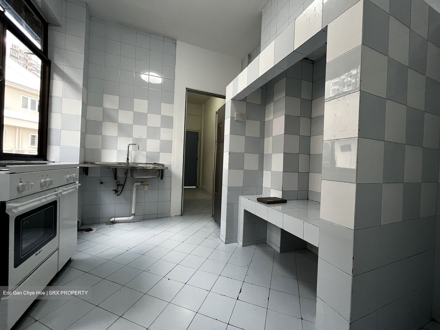 Lowland Road (D19), Shop House #504056081